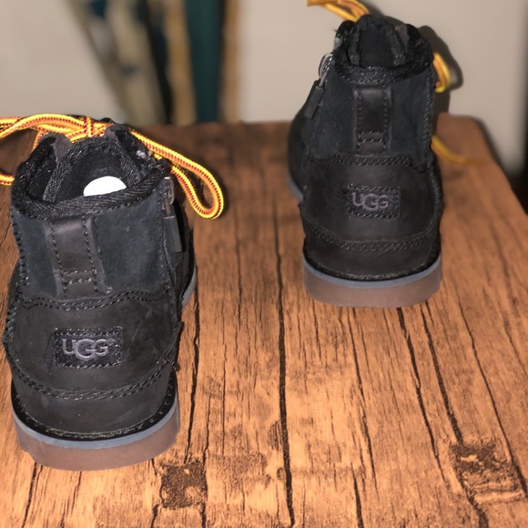 Boys UGG boots! - Picture 3 of 5